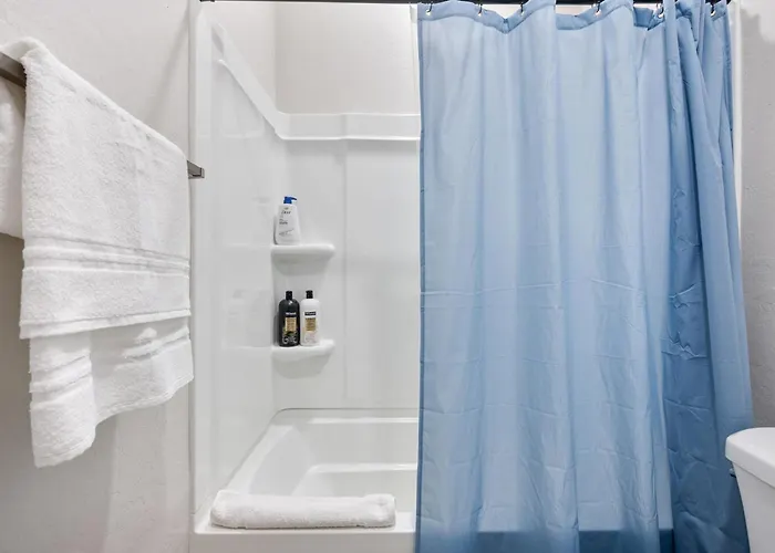 2b2b With Free Parking And Premium Beds Apartment Glendale